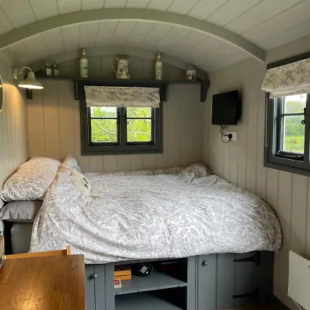 Greatwood Shepherds Hut Battle Exterior photo