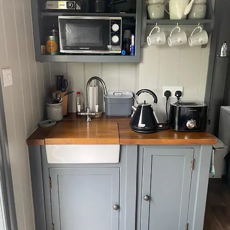Greatwood Shepherds Hut Battle Exterior photo