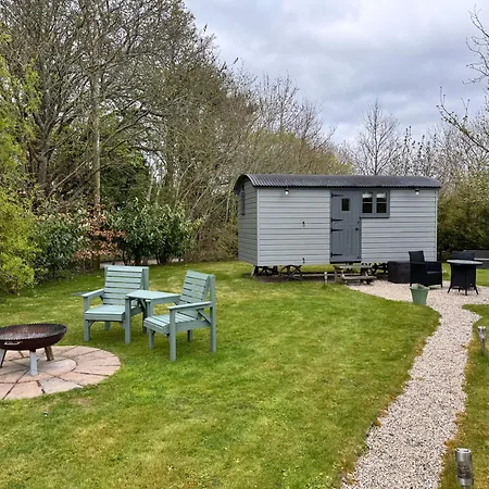 Greatwood Shepherds Hut Battle Exterior photo